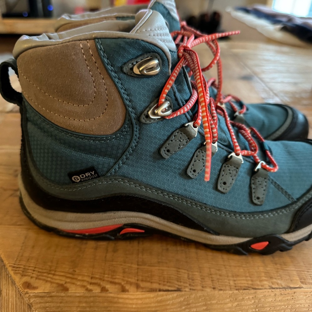Oboz size 8 women’s hiking boots in very good condition